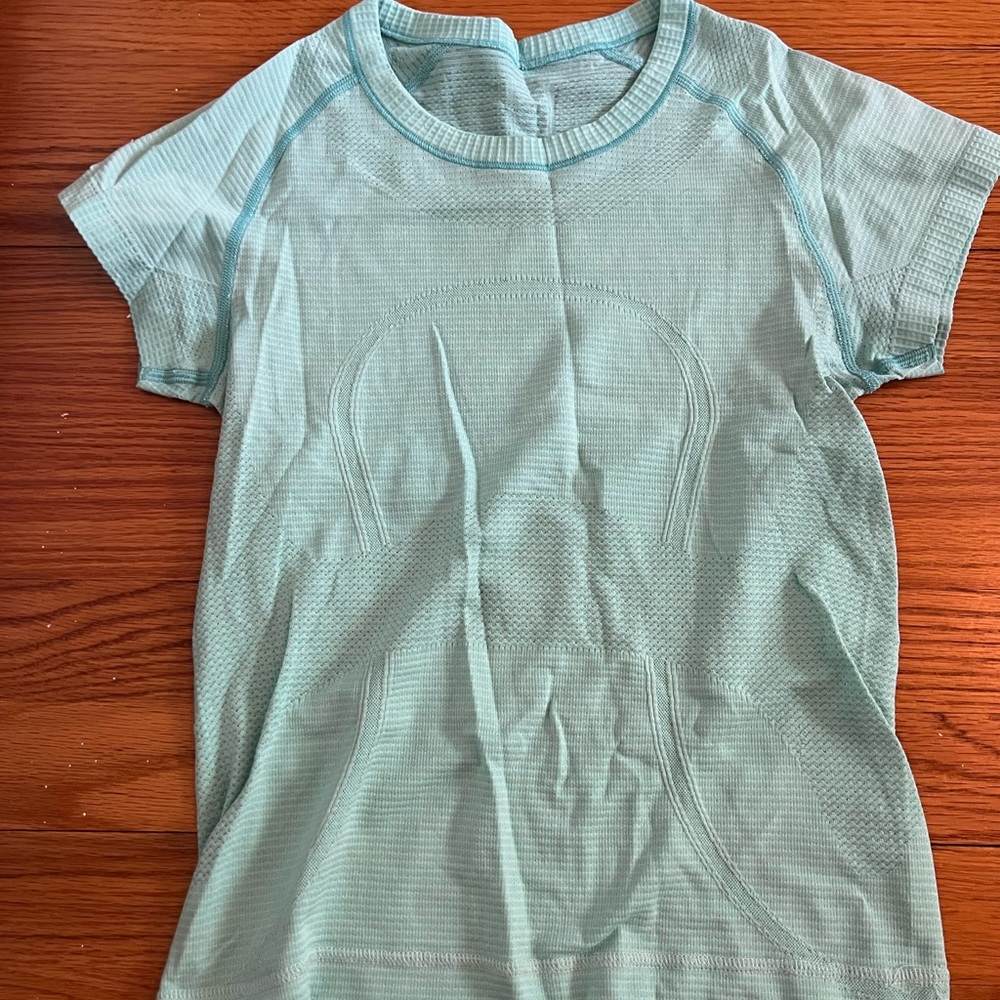 Lululemon Swiftly tech short sleeve race length in tempo stripe wild mint/white